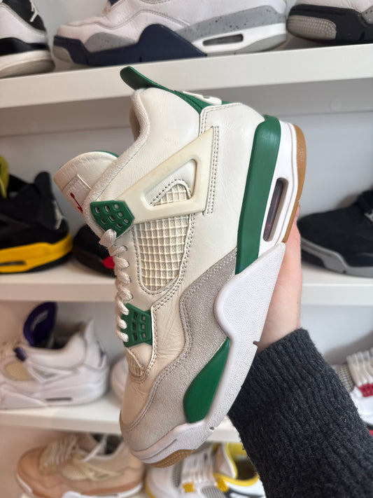 Nike Air Jordan 4 SB Pine green