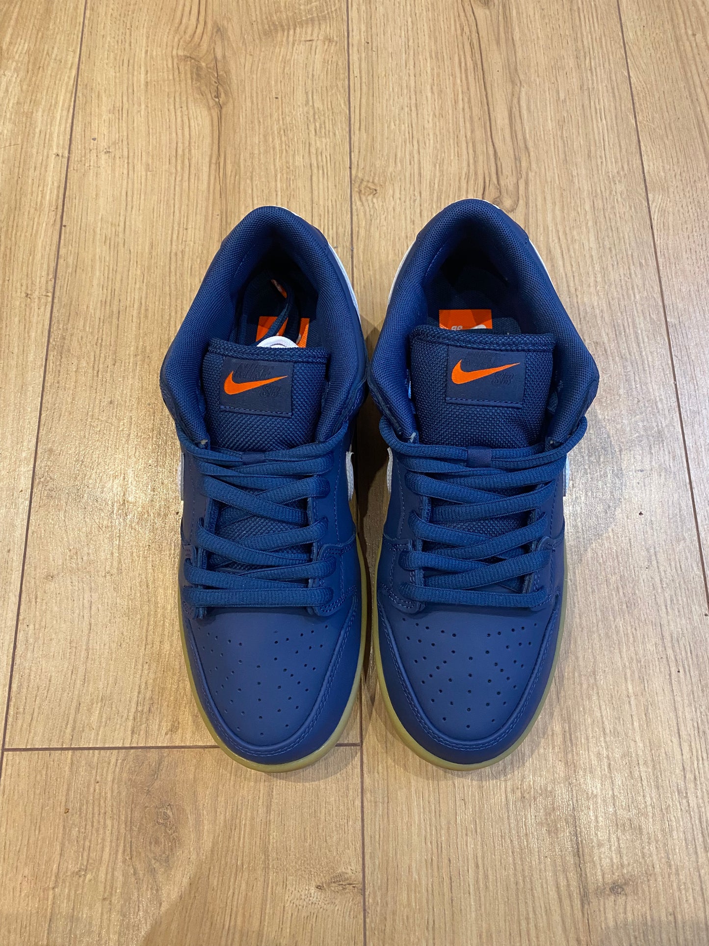 Nike dunk low sb navy gum